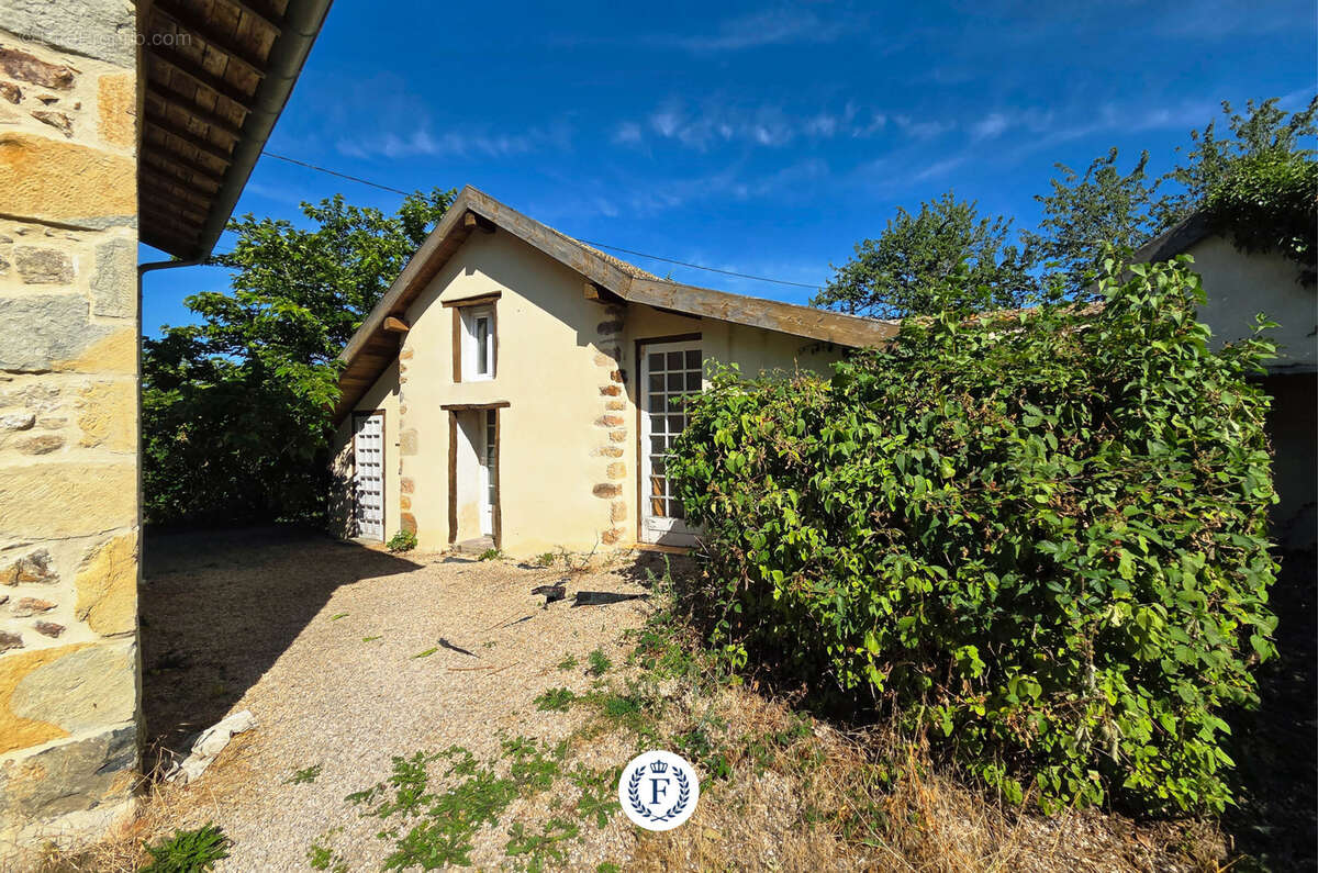 Maison à SAINT-BONNET-DES-BRUYERES