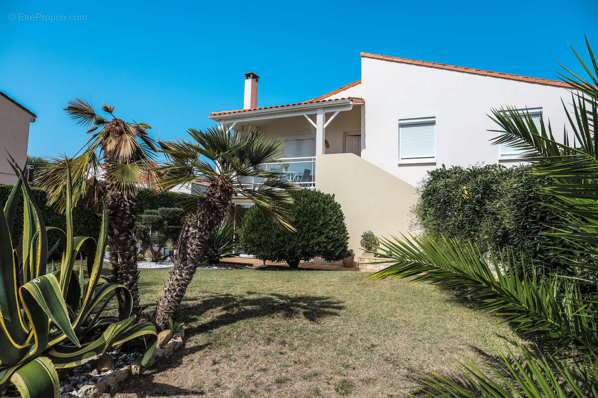 Maison à VAUX-SUR-MER