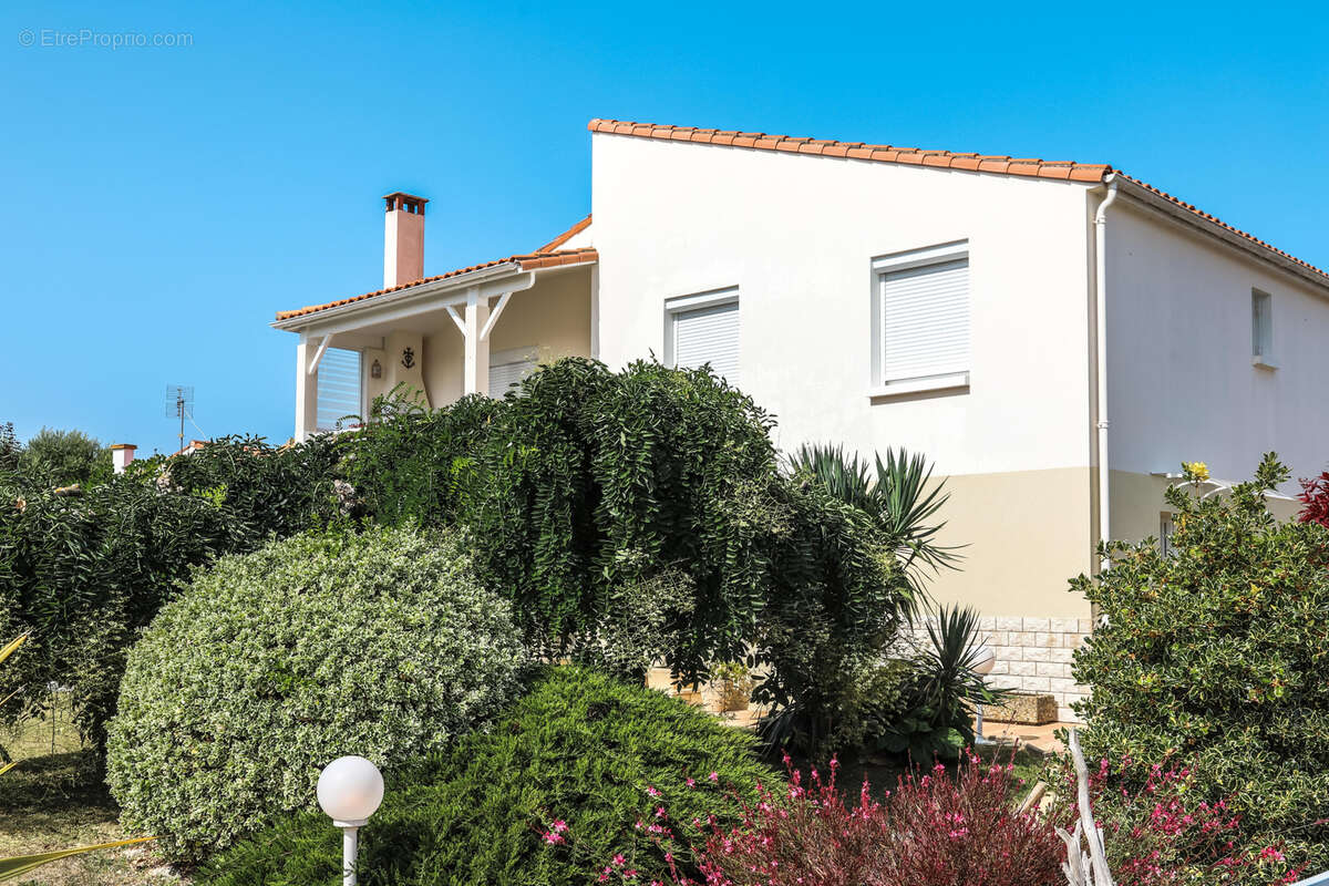 Maison à VAUX-SUR-MER