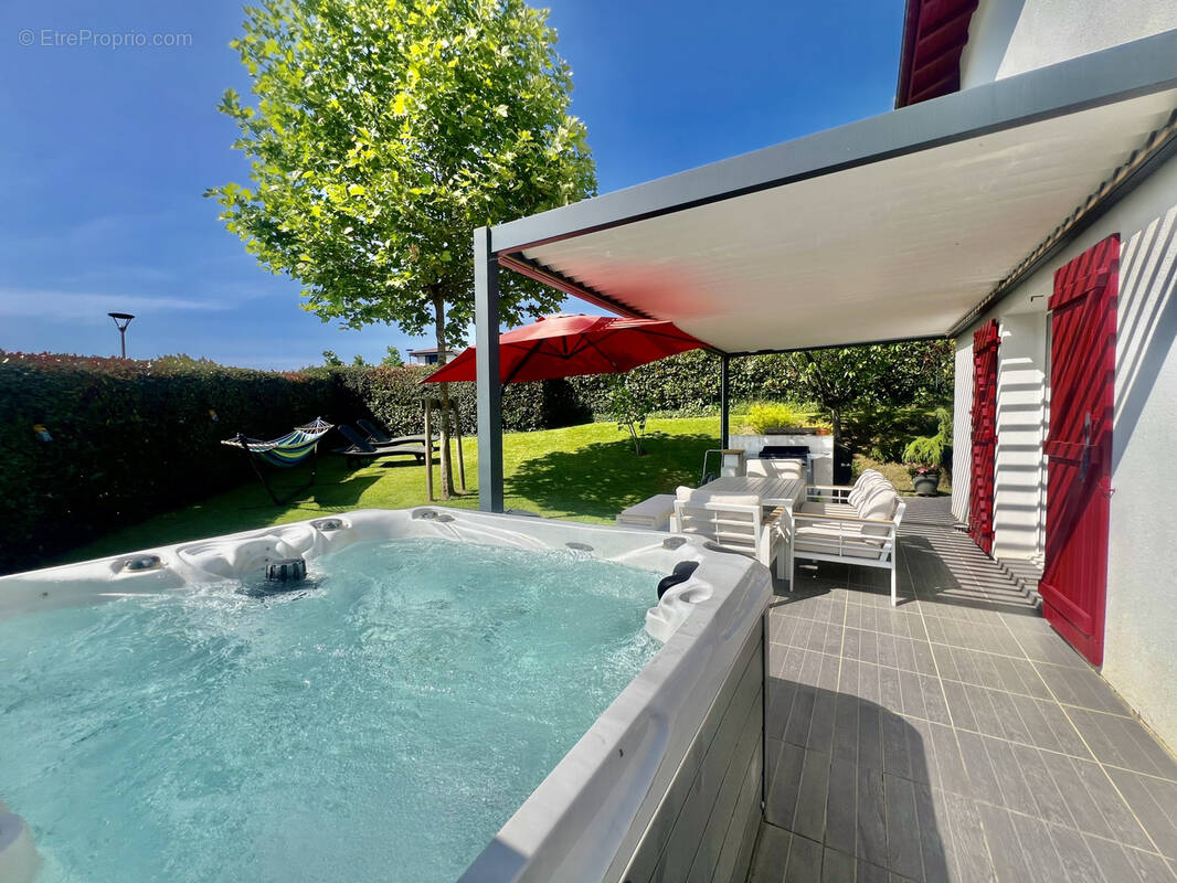 Maison à BASSUSSARRY