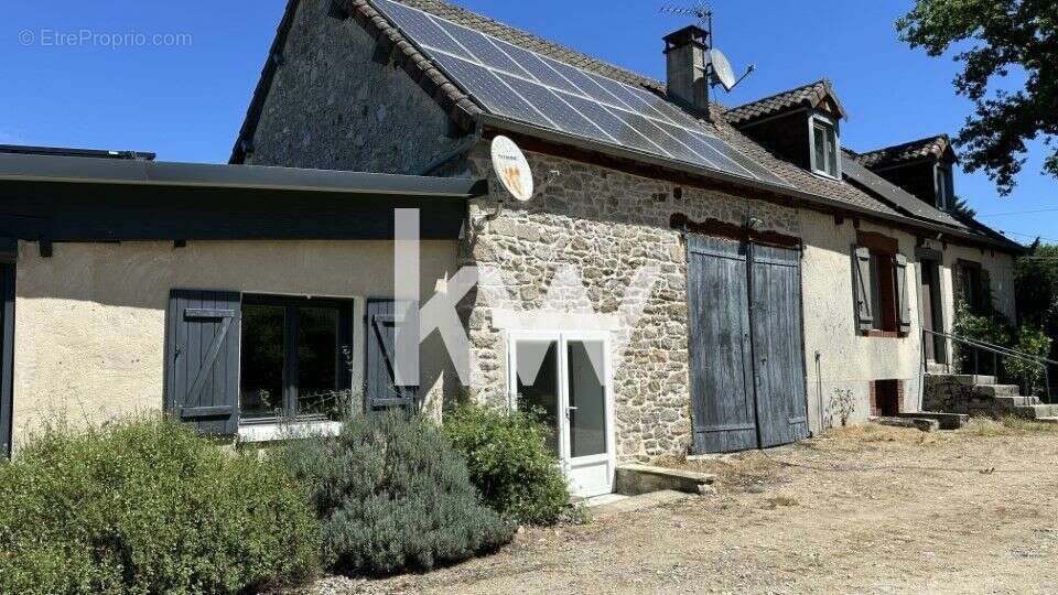 Maison à SAINT-HILAIRE-LES-PLACES