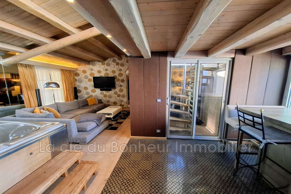 Maison à SAINTE-CROIX-DU-VERDON