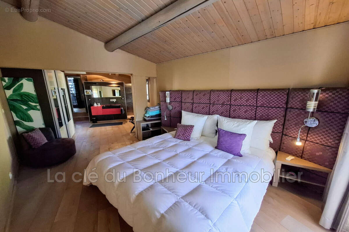 Maison à SAINTE-CROIX-DU-VERDON