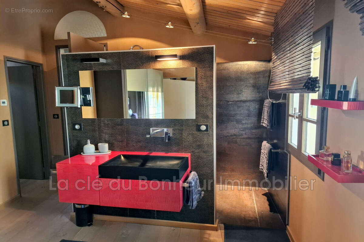 Maison à SAINTE-CROIX-DU-VERDON