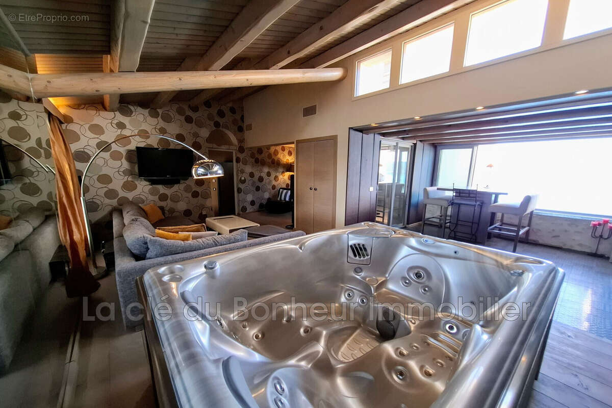 Maison à SAINTE-CROIX-DU-VERDON