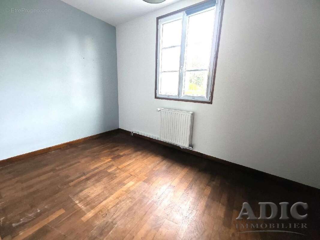 Maison à VER-SUR-LAUNETTE