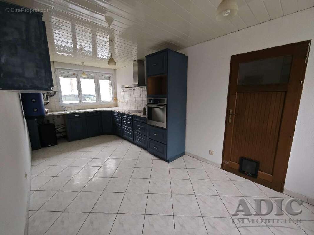 Maison à VER-SUR-LAUNETTE