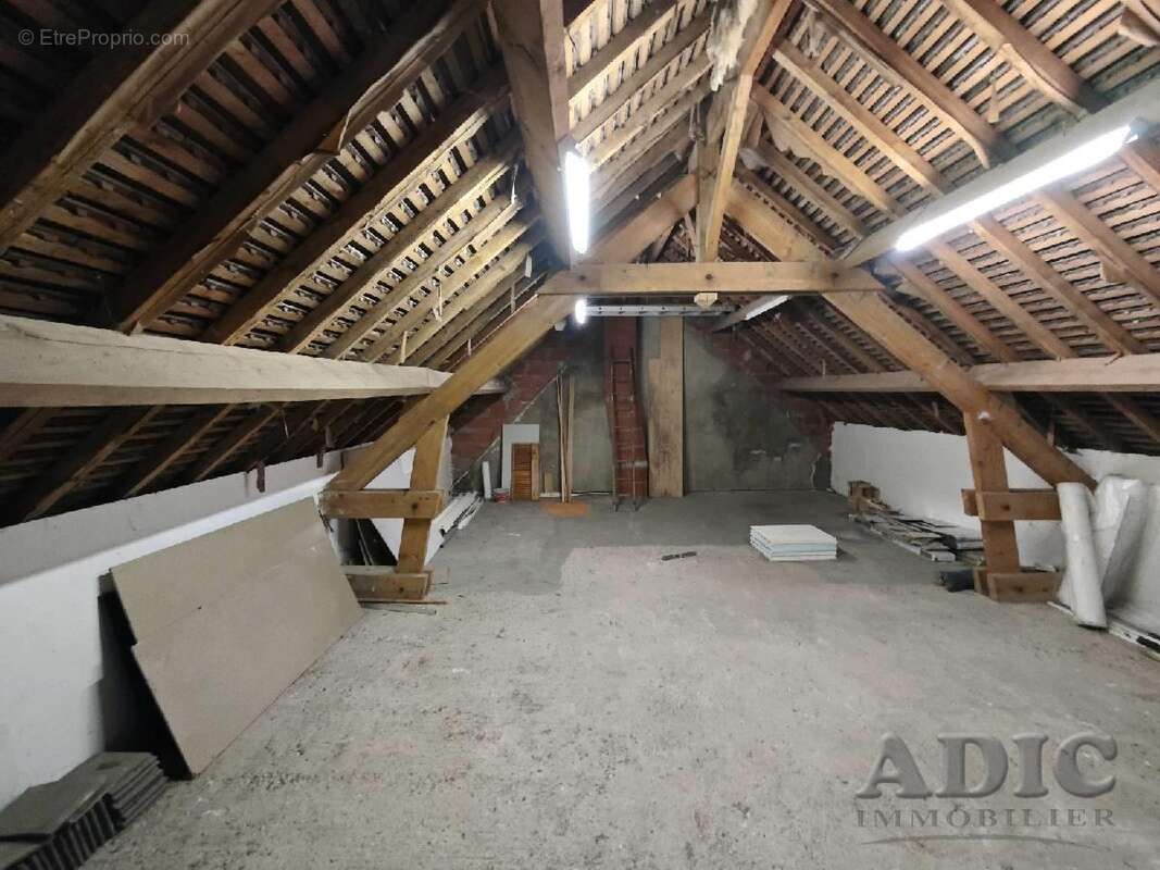 Maison à VER-SUR-LAUNETTE