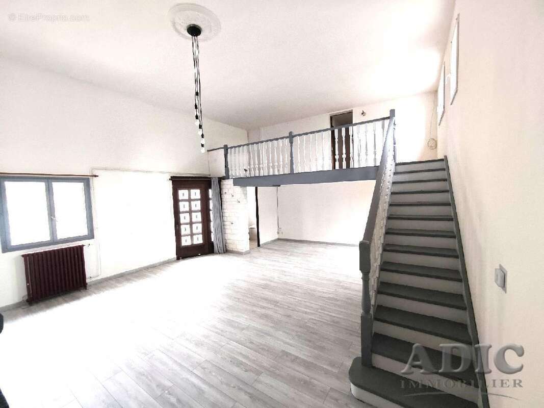 Maison à VER-SUR-LAUNETTE