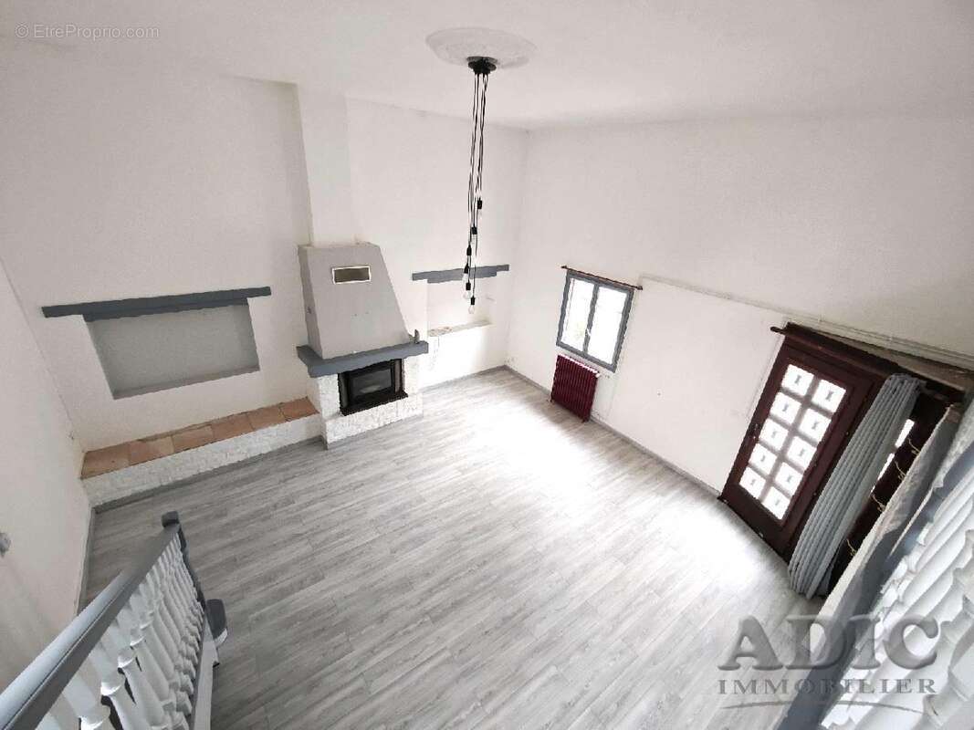 Maison à VER-SUR-LAUNETTE