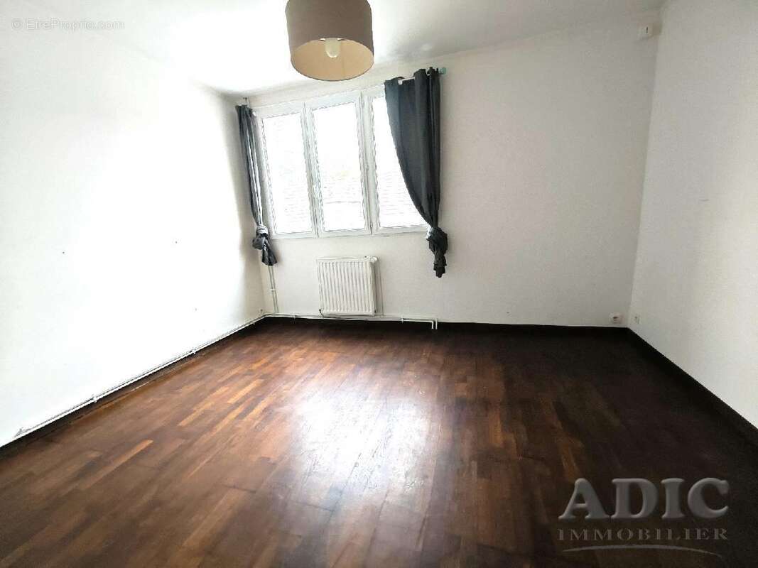 Maison à VER-SUR-LAUNETTE