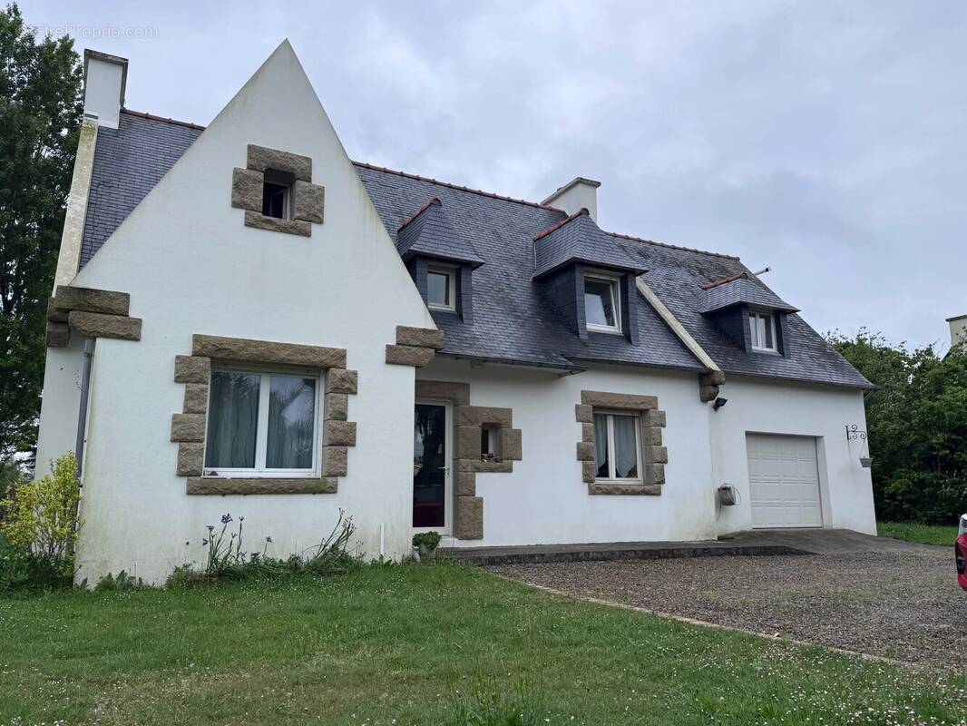 Maison à PLOMODIERN