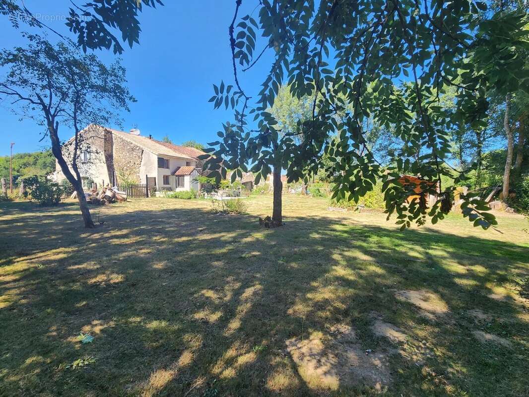 Maison à BUSSIERE-POITEVINE