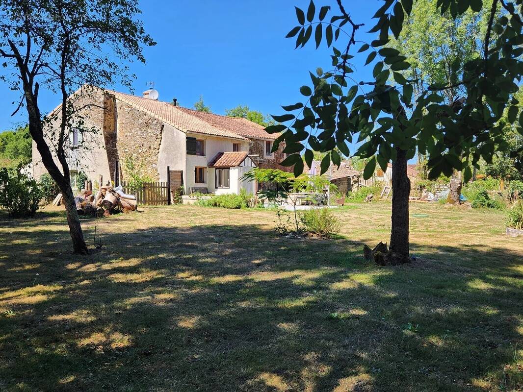 Maison à BUSSIERE-POITEVINE