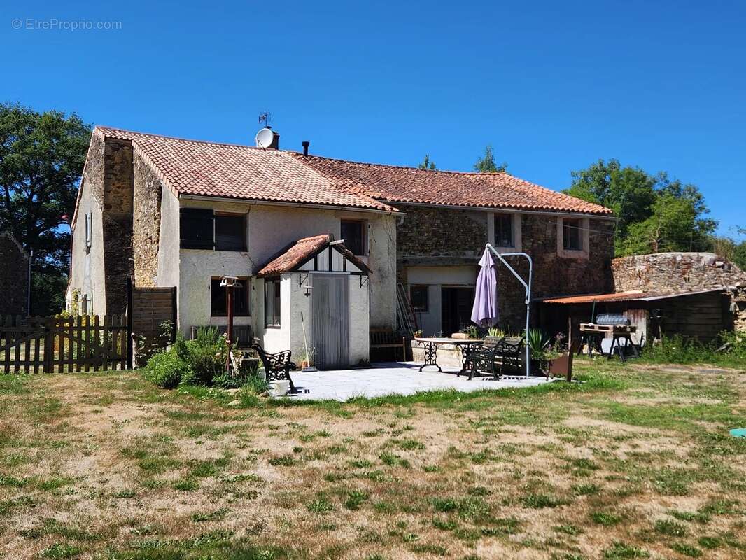 Maison à BUSSIERE-POITEVINE