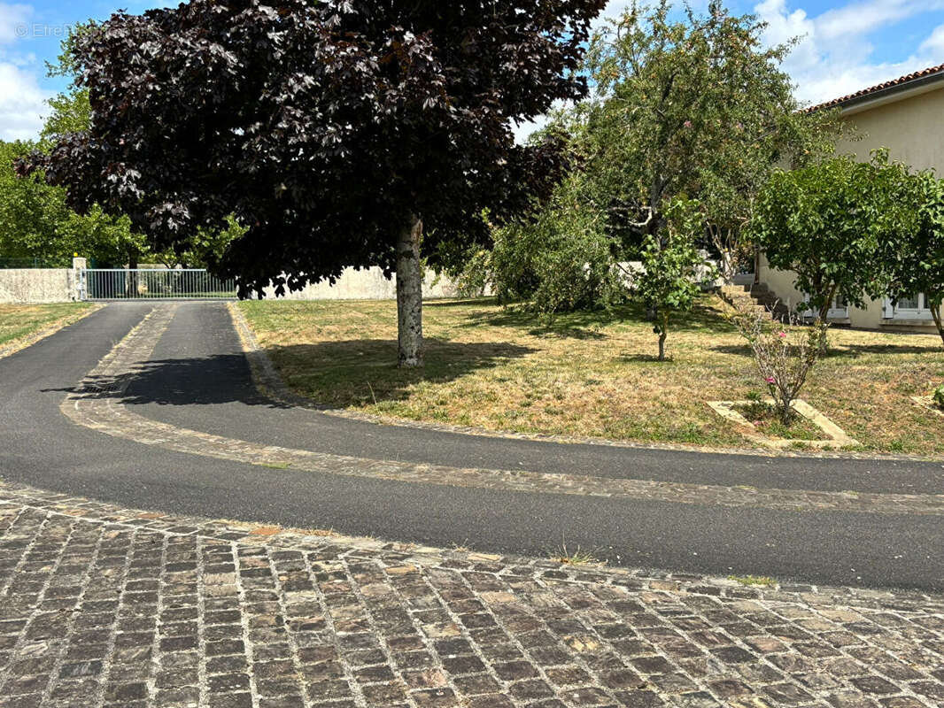 Maison à SAINT-PIERRE-D&#039;EXIDEUIL