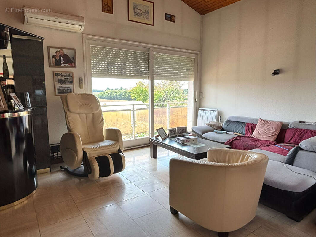 Maison à SAINT-PIERRE-D&#039;EXIDEUIL