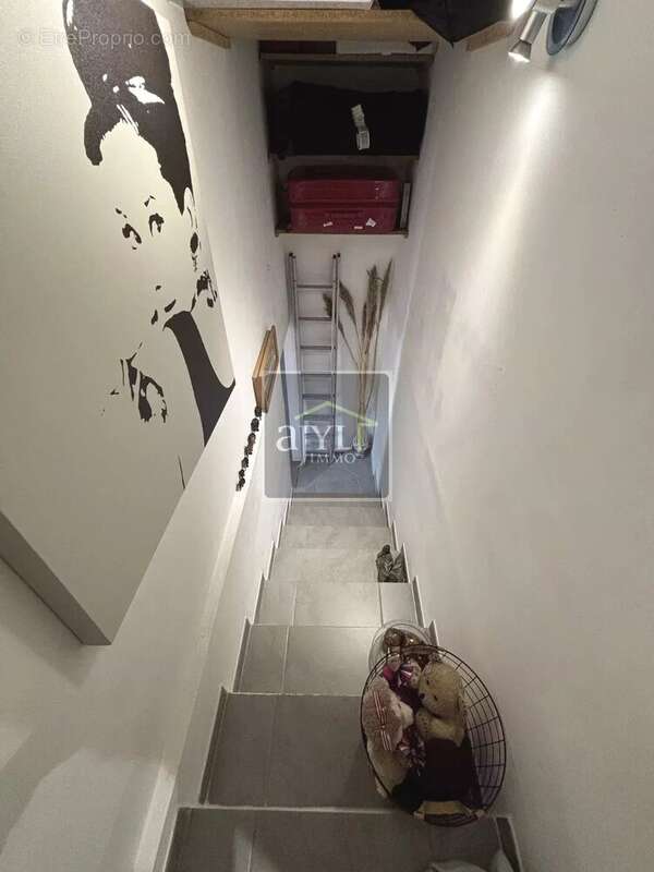 Maison à LA ROQUE-D&#039;ANTHERON