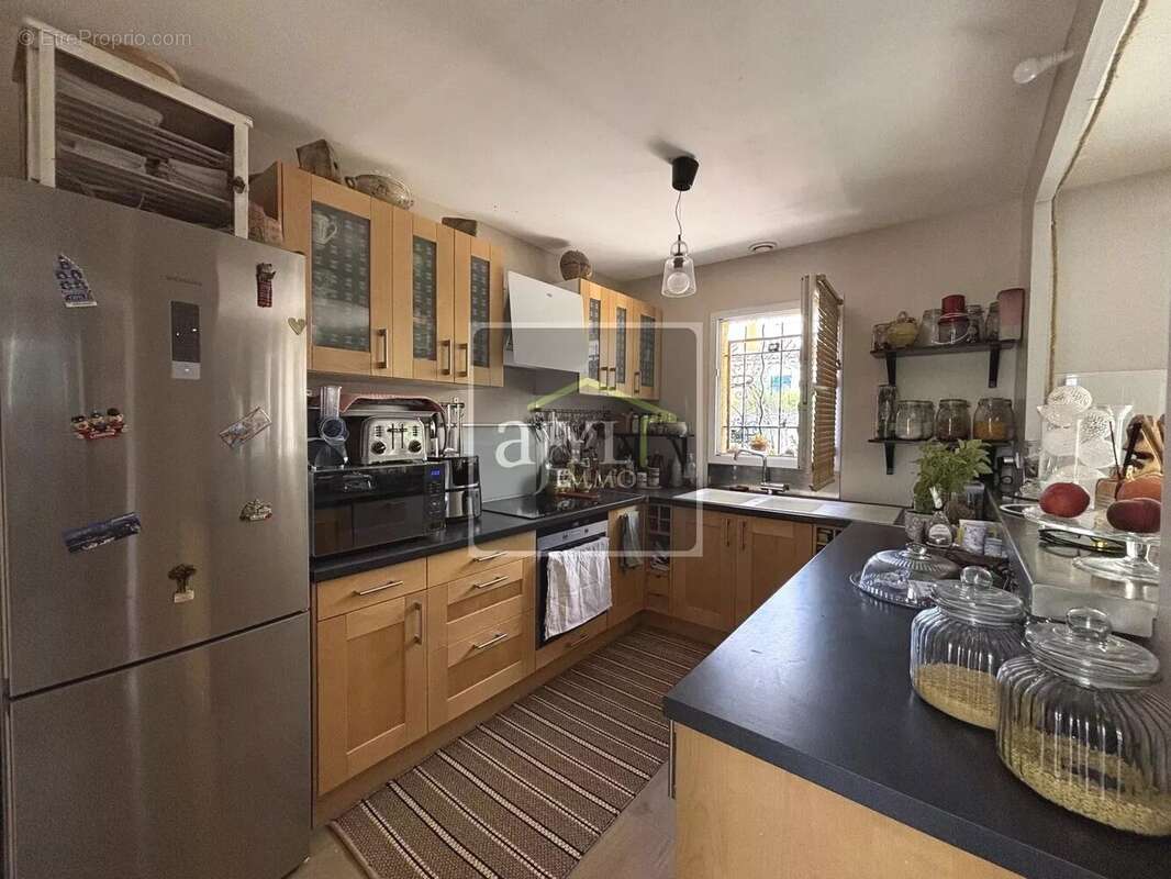 Maison à LA ROQUE-D&#039;ANTHERON