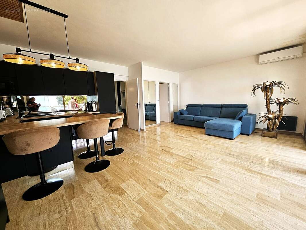 Appartement à VILLENEUVE-LOUBET