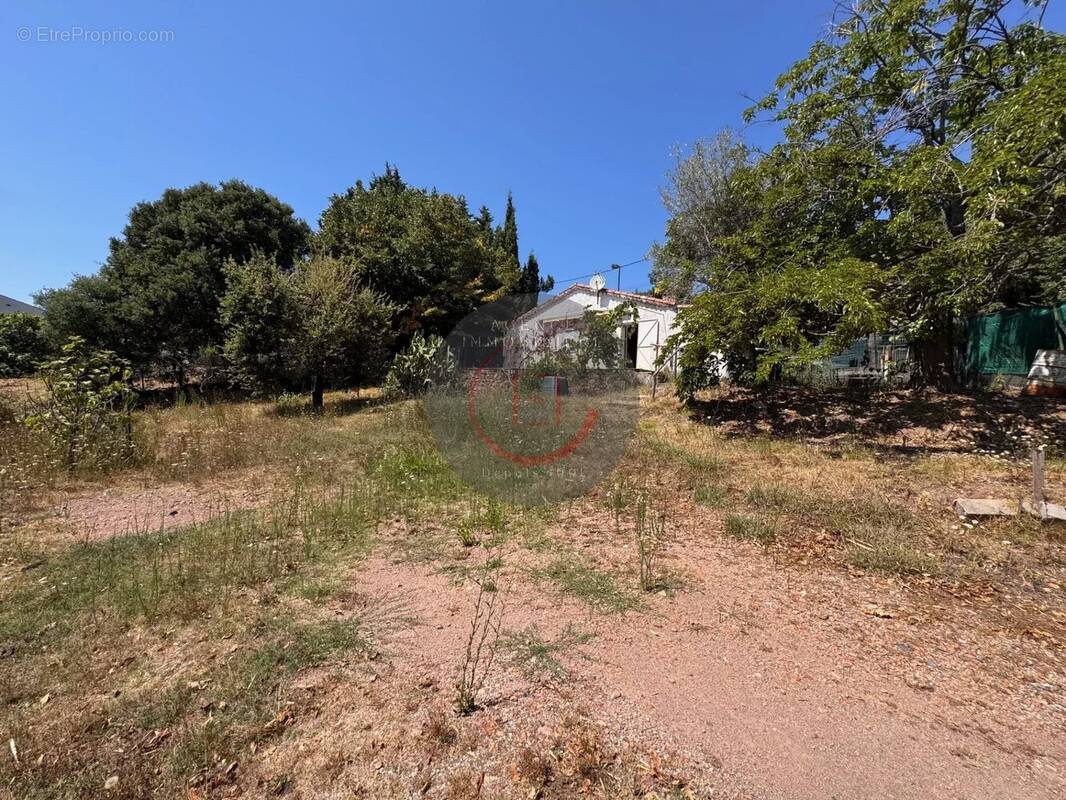 Terrain à LES ADRETS-DE-L&#039;ESTEREL