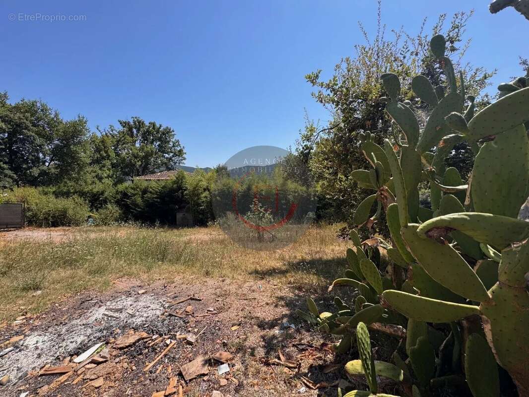 Terrain à LES ADRETS-DE-L&#039;ESTEREL