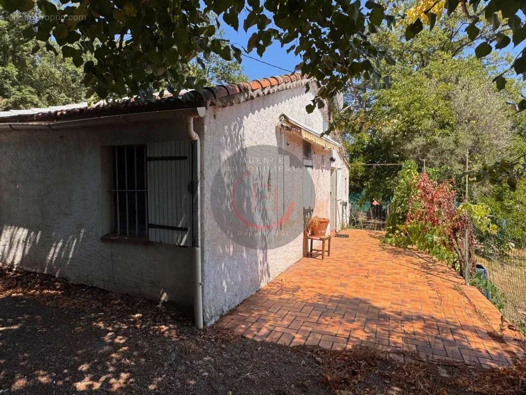 Terrain à LES ADRETS-DE-L&#039;ESTEREL