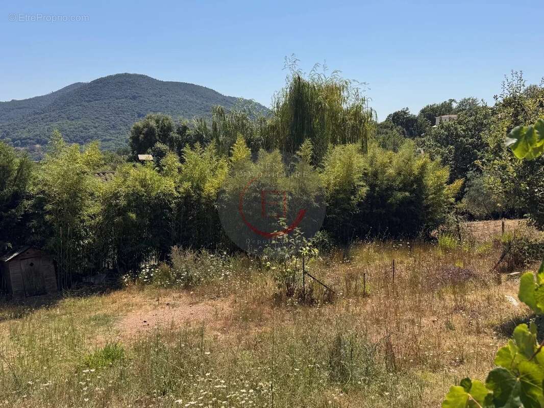 Terrain à LES ADRETS-DE-L&#039;ESTEREL