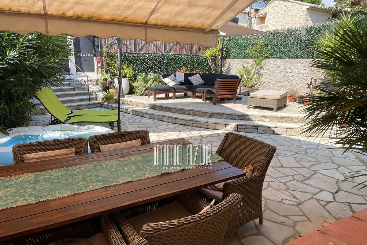 Maison à TOURRETTES-SUR-LOUP