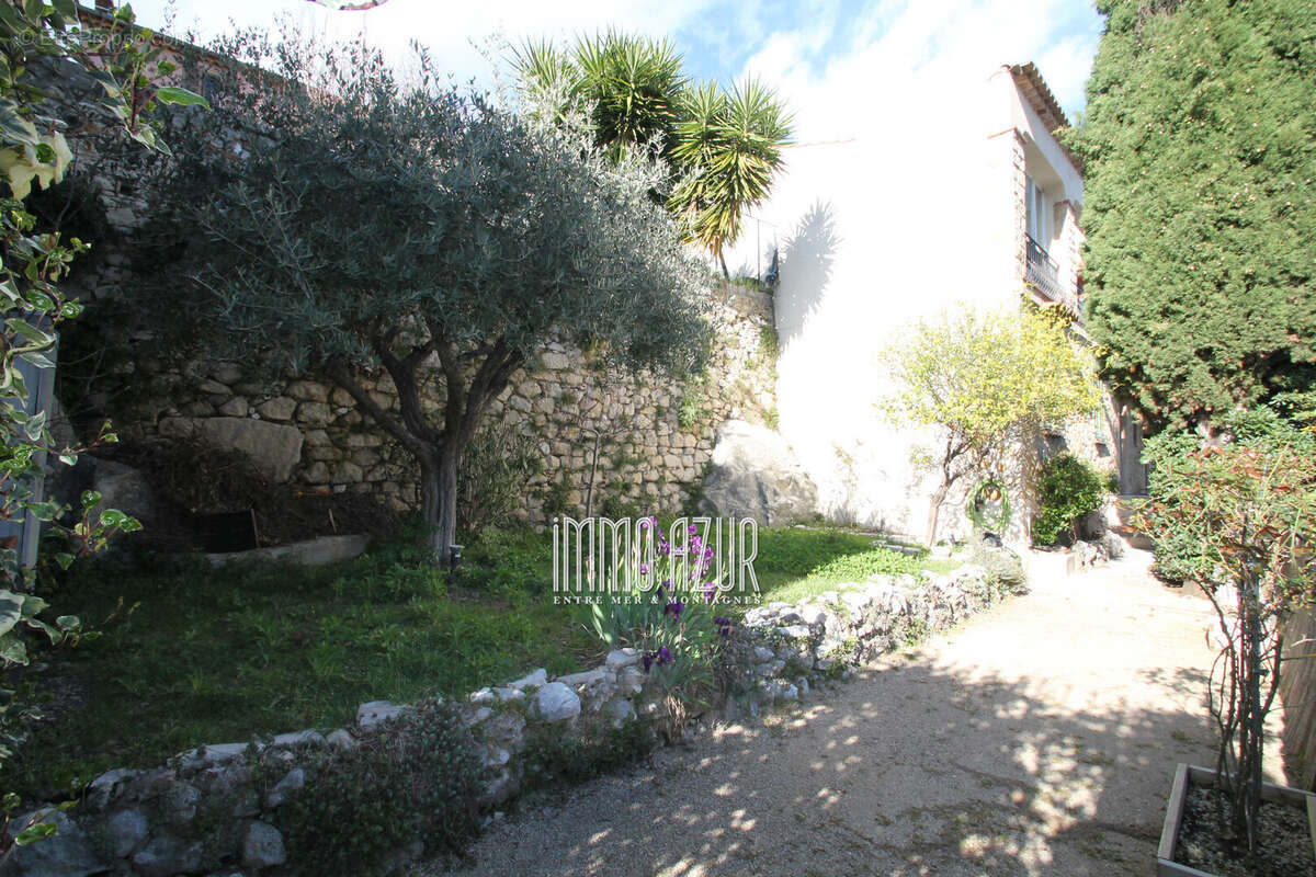 Maison à TOURRETTES-SUR-LOUP