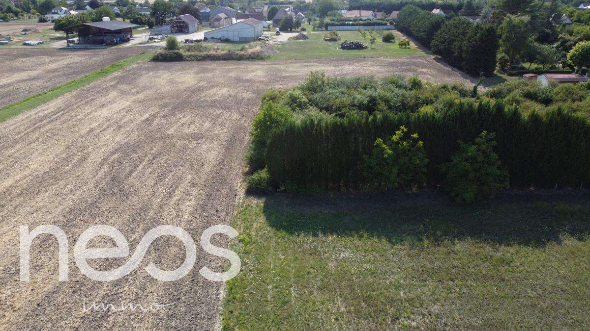 Terrain à MEHUN-SUR-YEVRE