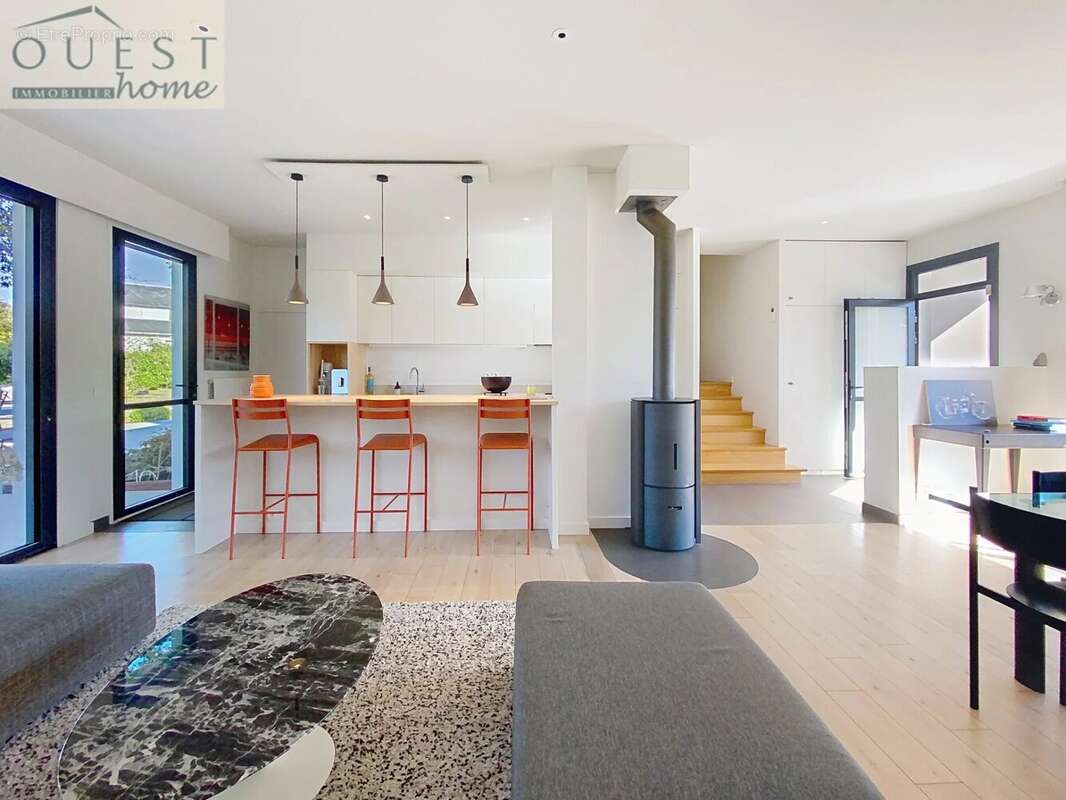 Maison à CHARBONNIERES-LES-BAINS