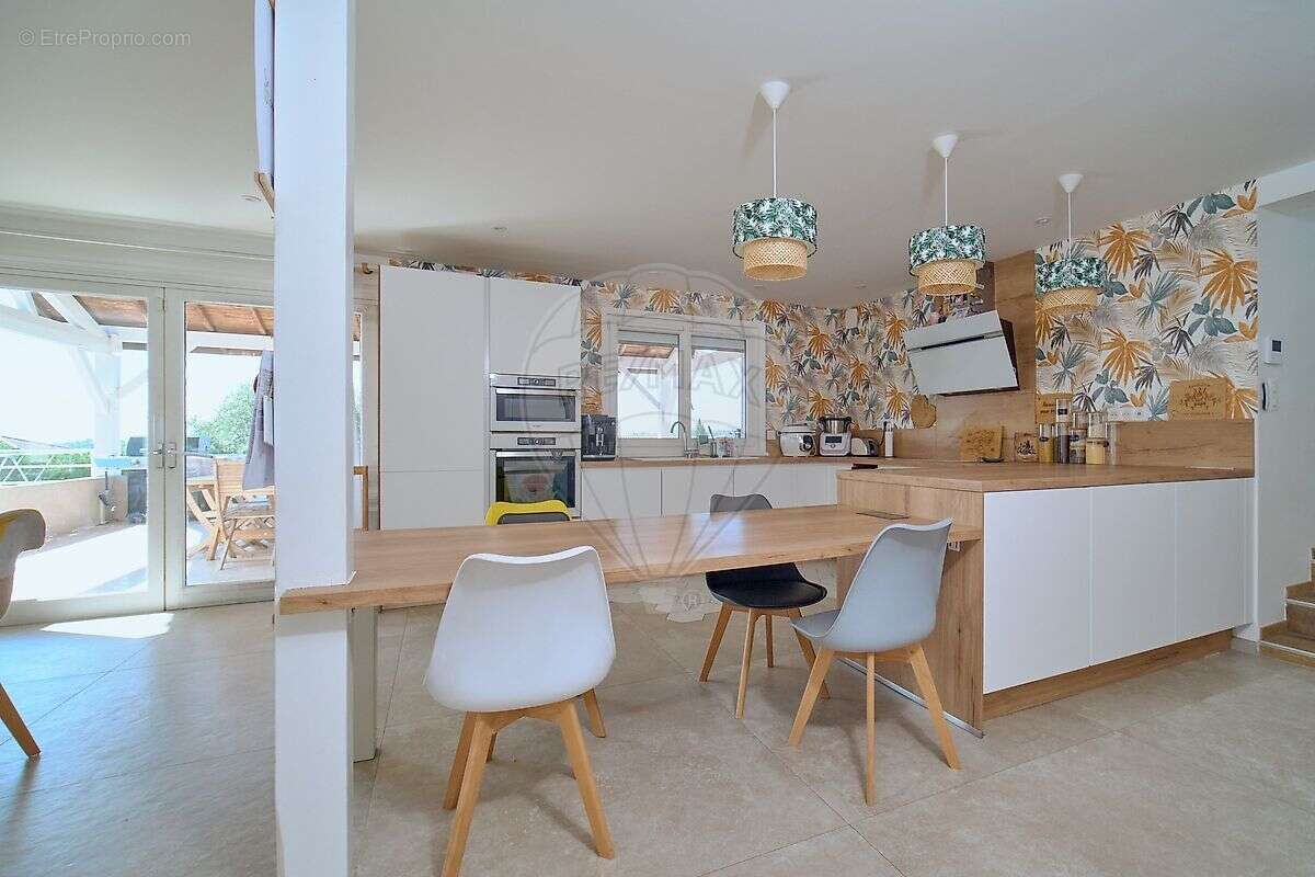 Maison à SAINT-ETIENNE-DES-OULLIERES