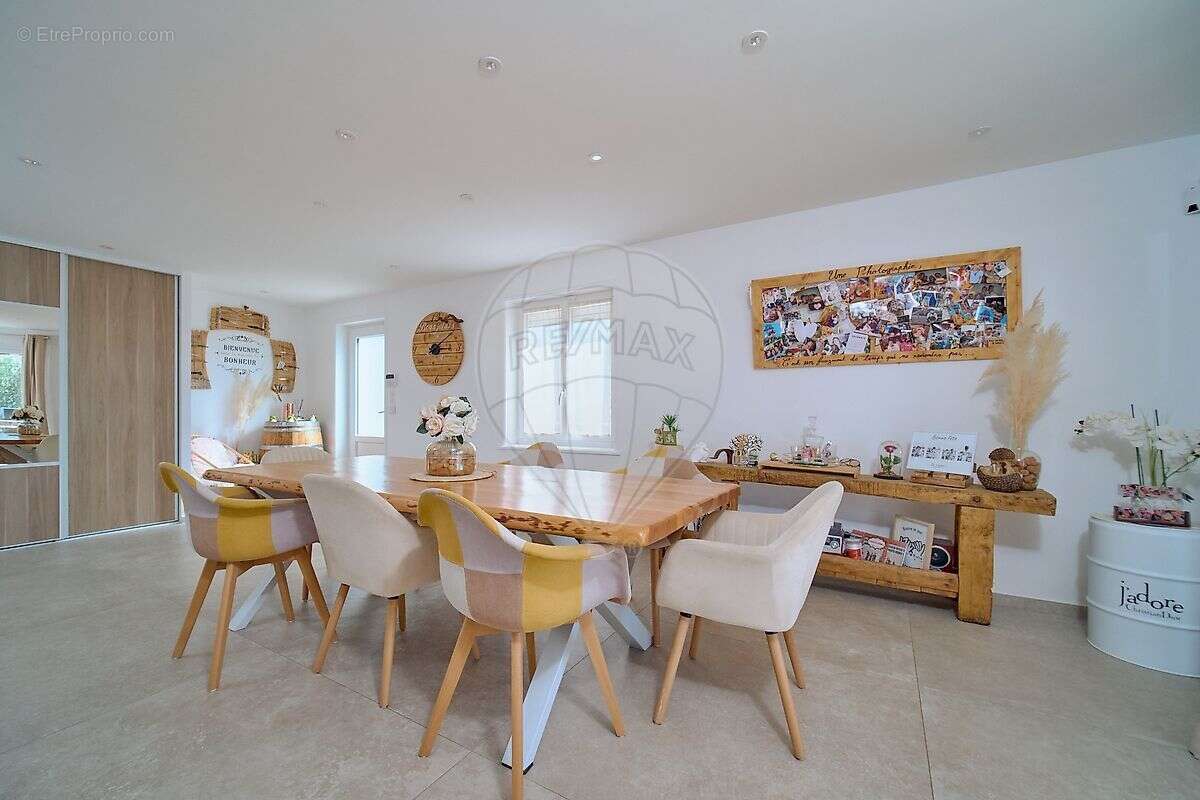 Maison à SAINT-ETIENNE-DES-OULLIERES