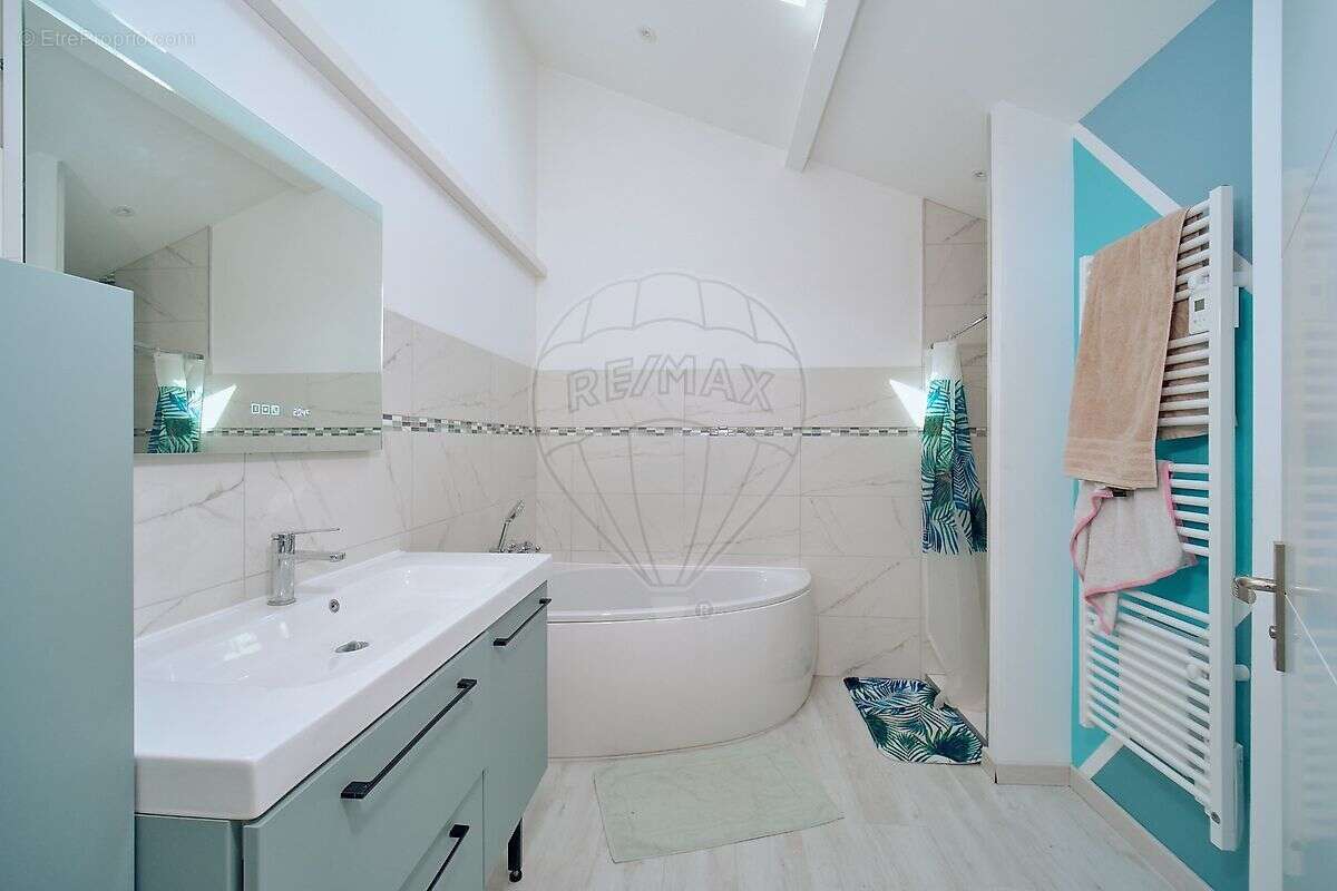 Maison à SAINT-ETIENNE-DES-OULLIERES