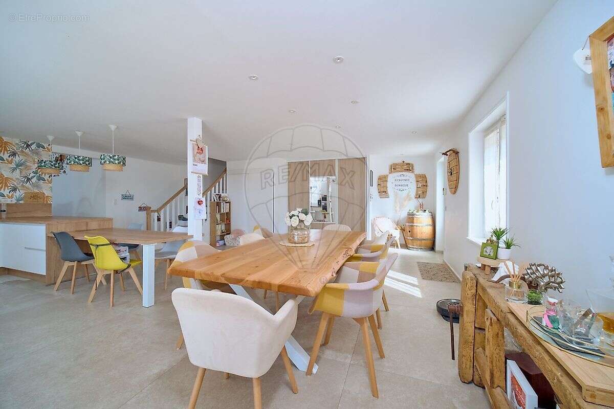 Maison à SAINT-ETIENNE-DES-OULLIERES