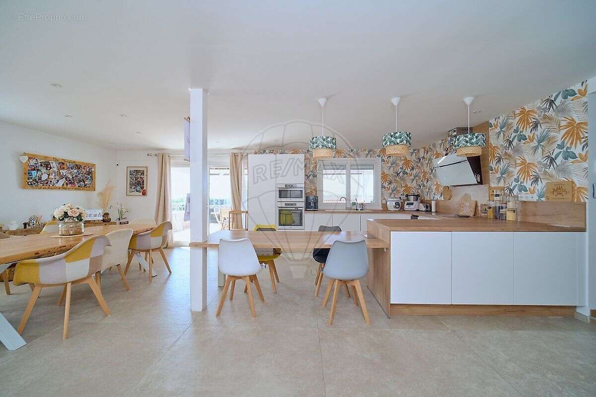 Maison à SAINT-ETIENNE-DES-OULLIERES