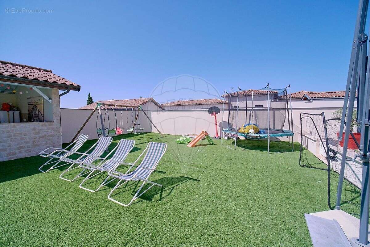 Maison à SAINT-ETIENNE-DES-OULLIERES