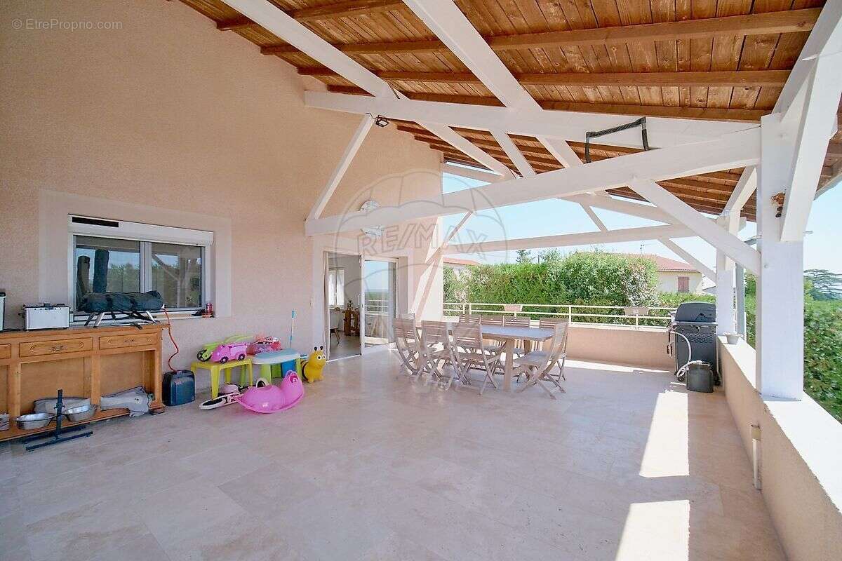 Maison à SAINT-ETIENNE-DES-OULLIERES