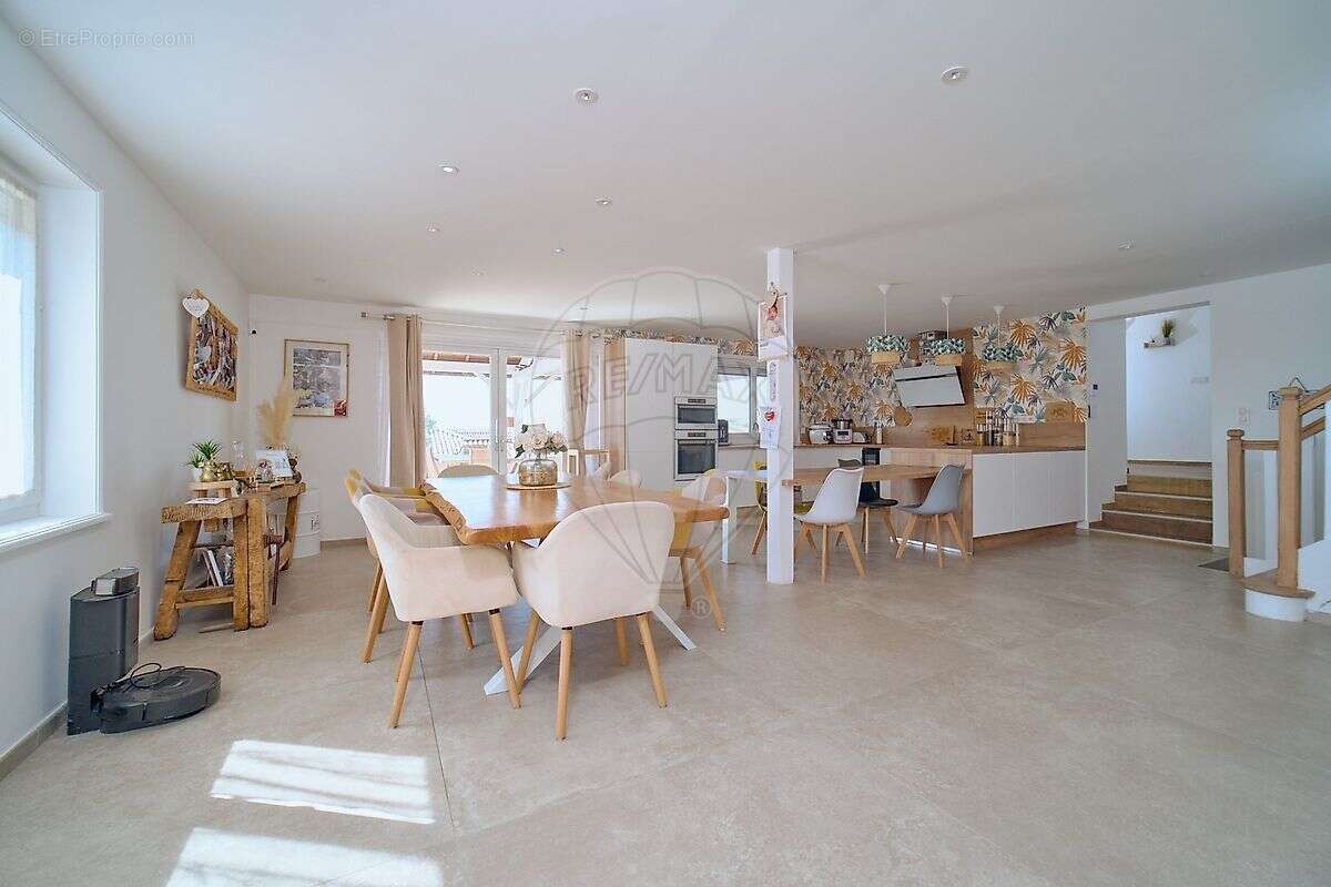 Maison à SAINT-ETIENNE-DES-OULLIERES