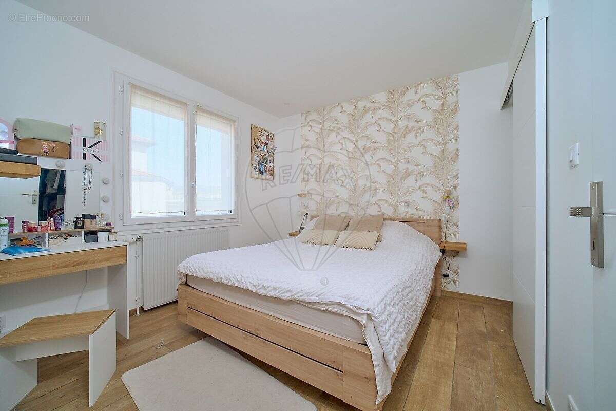 Maison à SAINT-ETIENNE-DES-OULLIERES