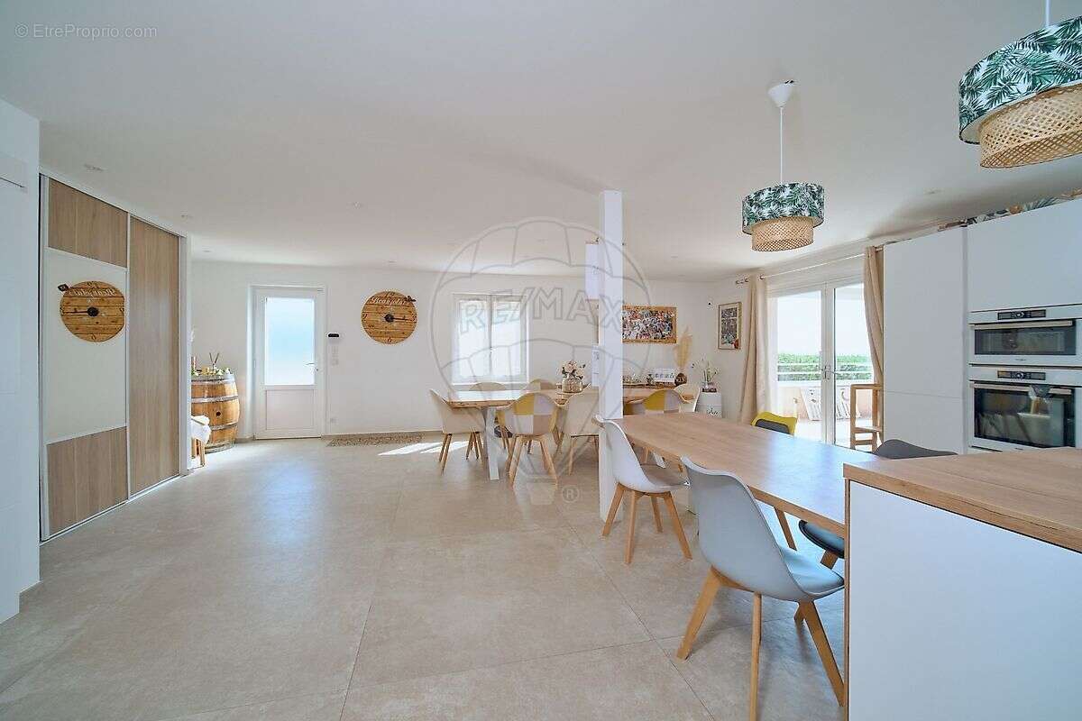 Maison à SAINT-ETIENNE-DES-OULLIERES