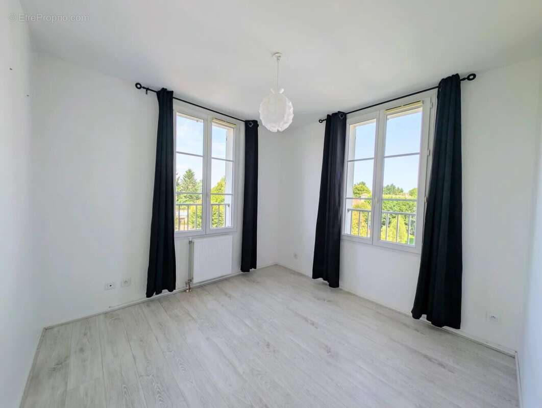 Appartement à FONTENAY-TRESIGNY