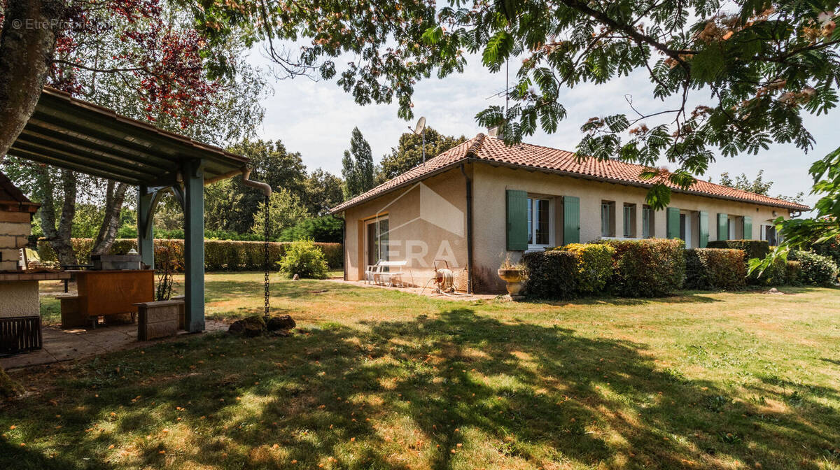 Maison à MONTPON-MENESTEROL