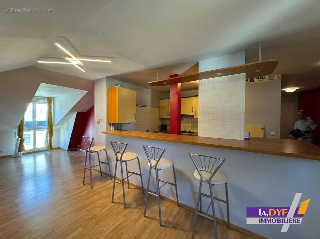 Appartement à VAUJOURS