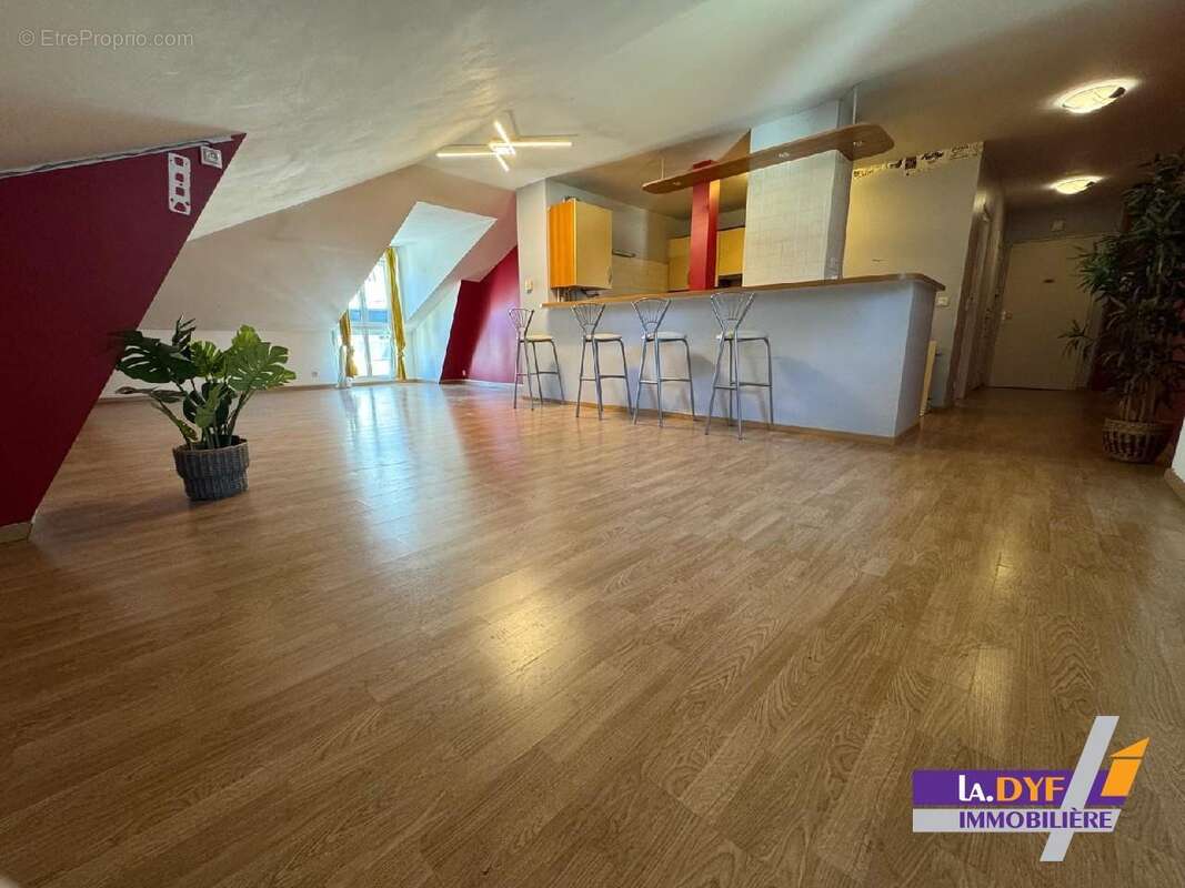 Appartement à VAUJOURS