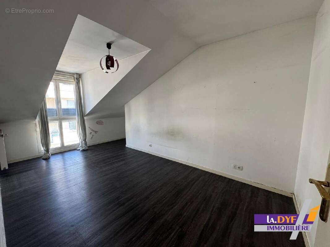 Appartement à VAUJOURS