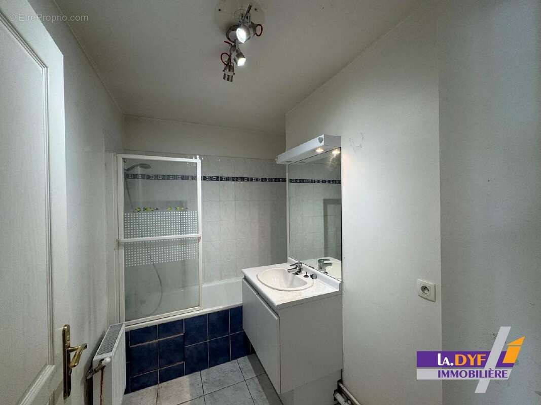 Appartement à VAUJOURS