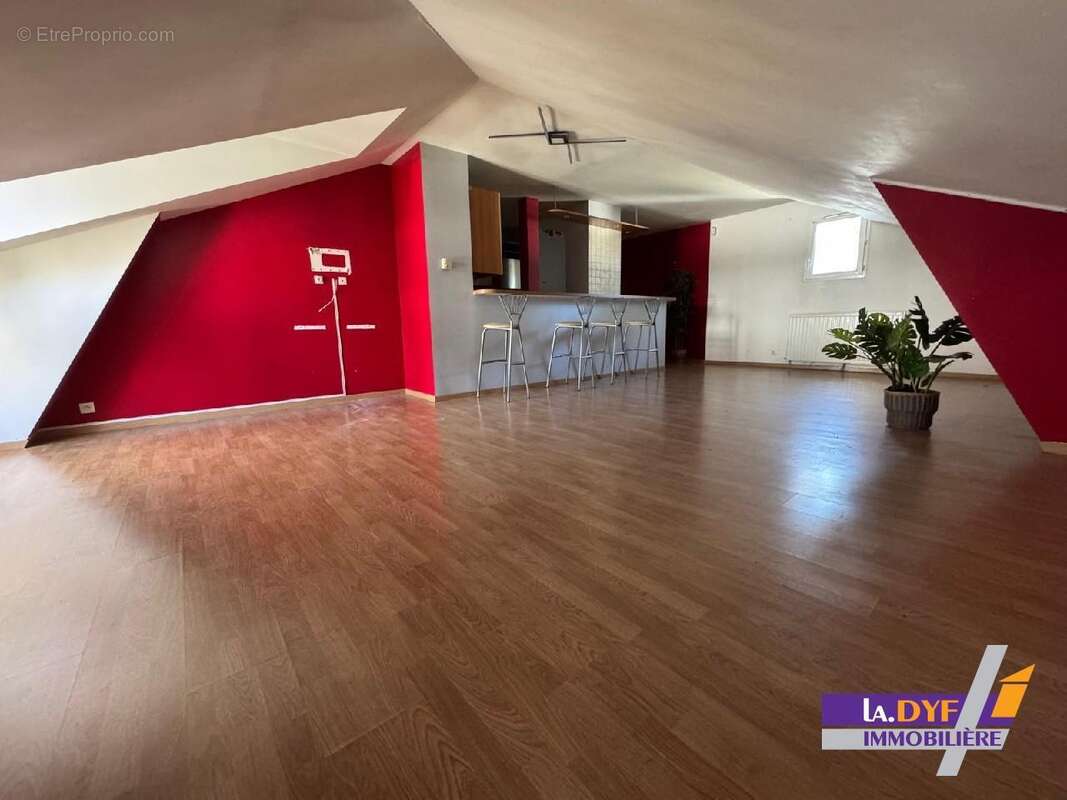 Appartement à VAUJOURS