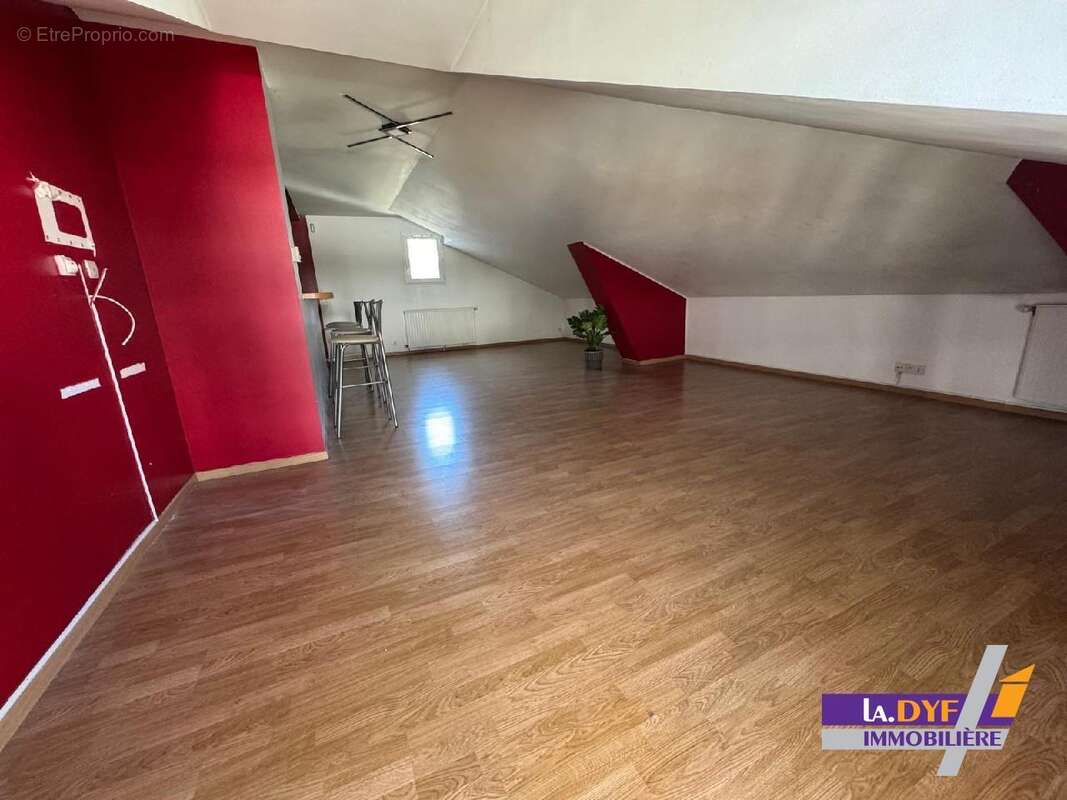 Appartement à VAUJOURS